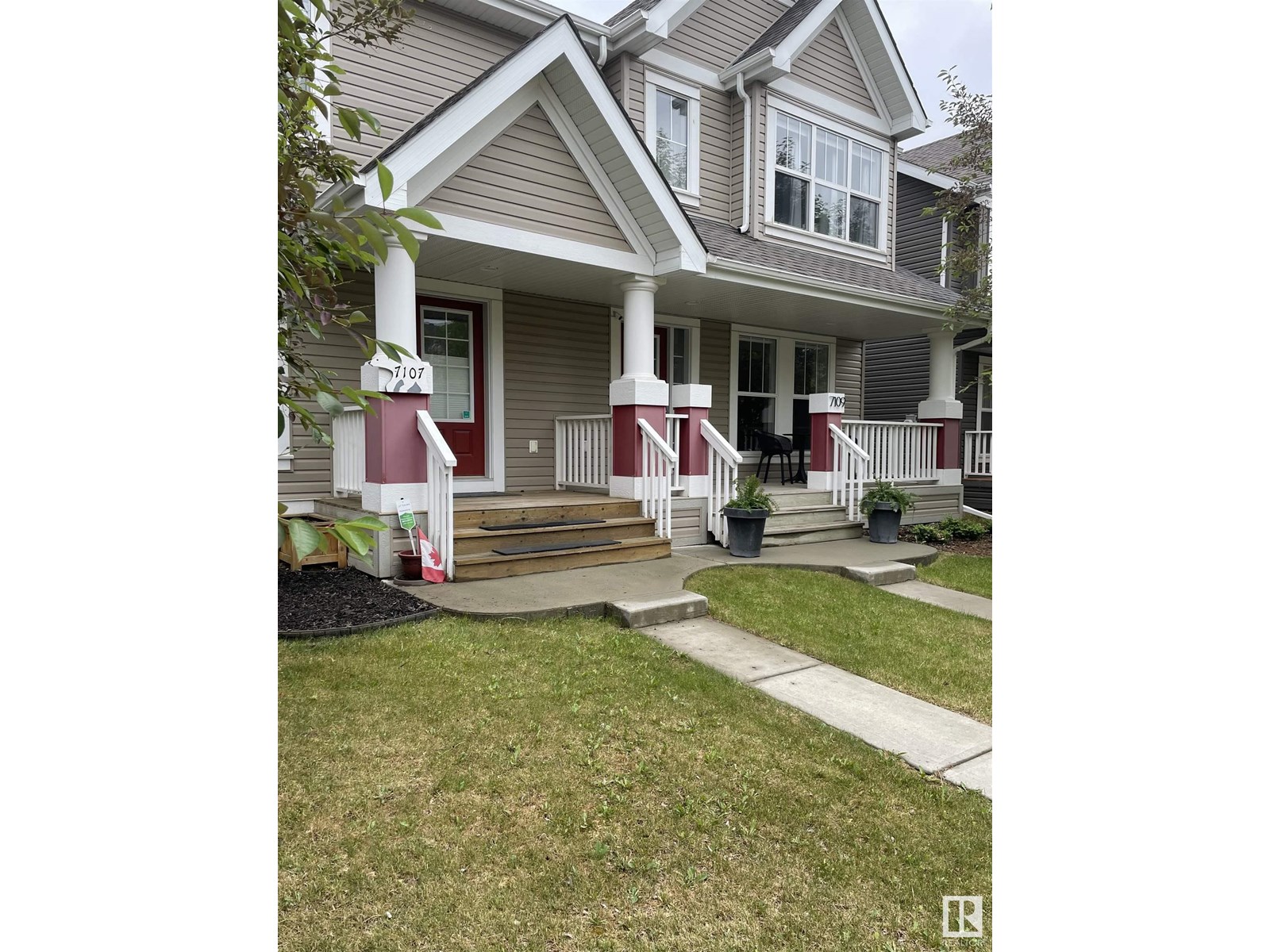 7107 22 AV SW
