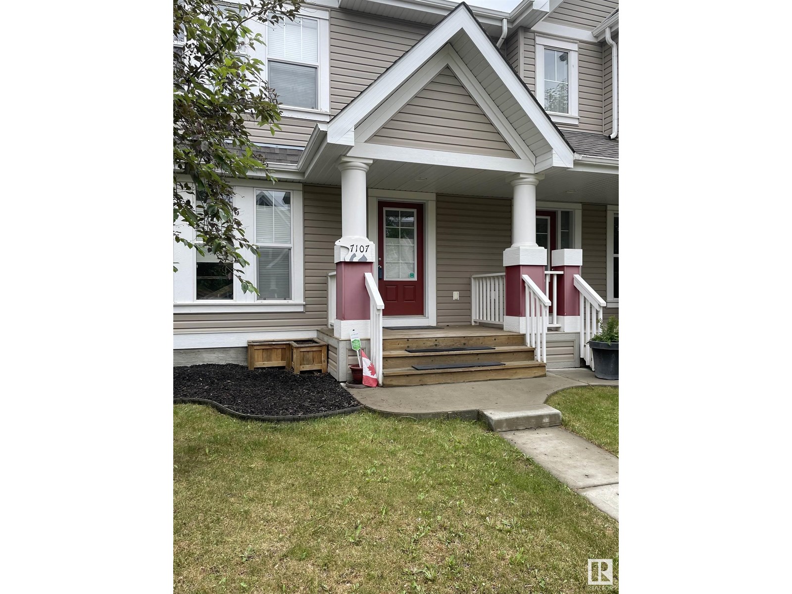 7107 22 AV SW