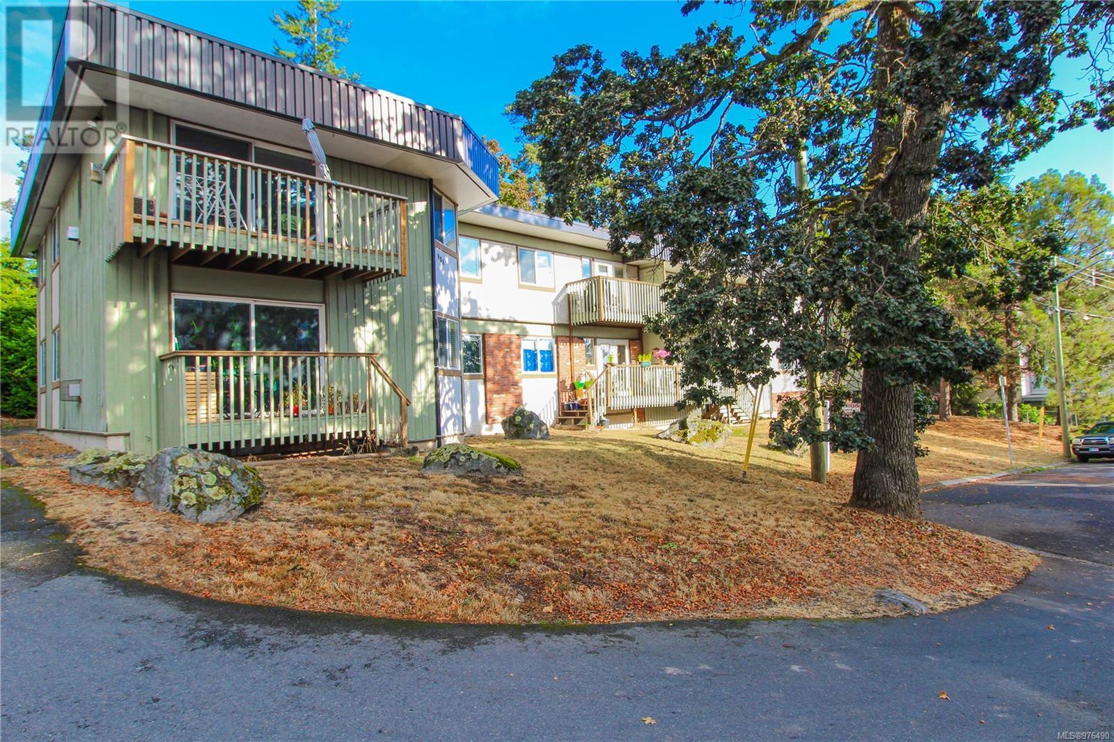 908 Carlton Terr