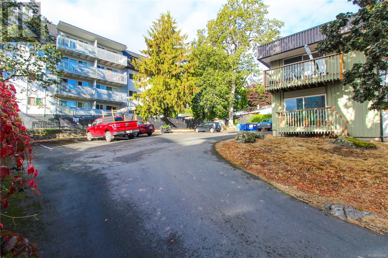 908 Carlton Terr