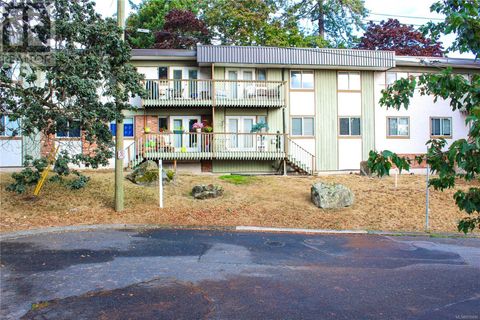 908 Carlton Terr Esquimalt BC V9A5A5