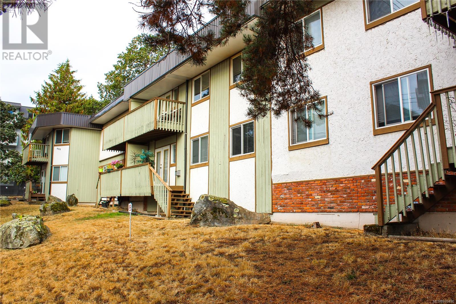 908 Carlton Terr