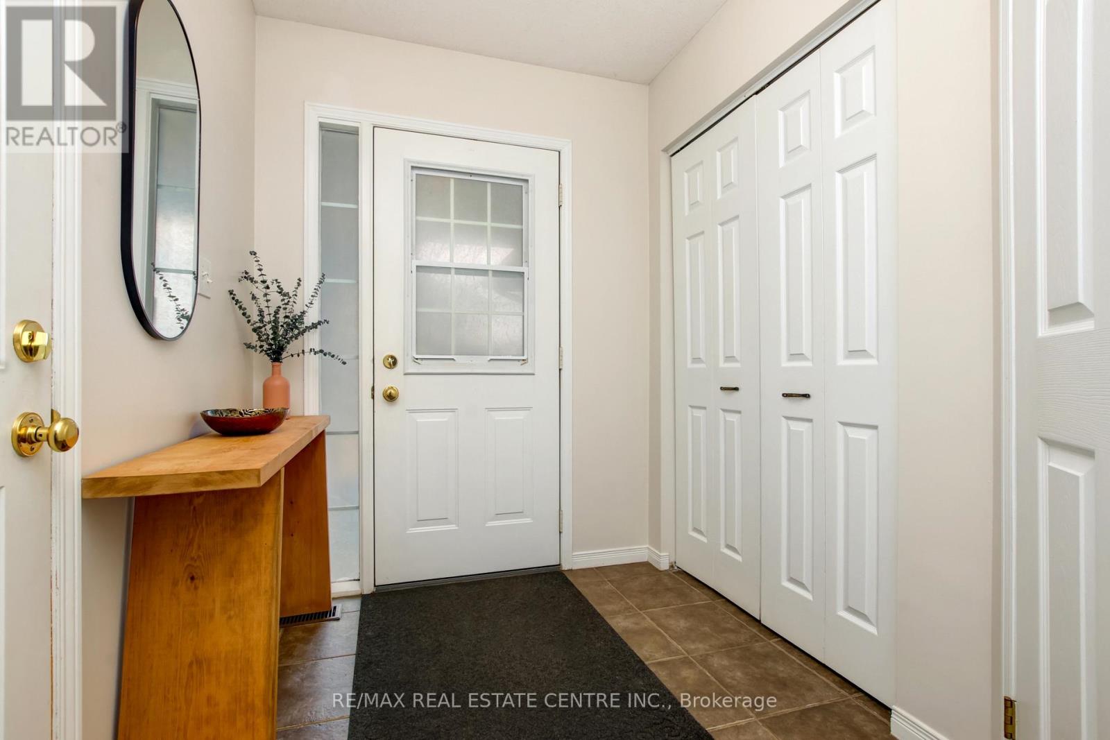 50 - 31 SCHRODER CRESCENT