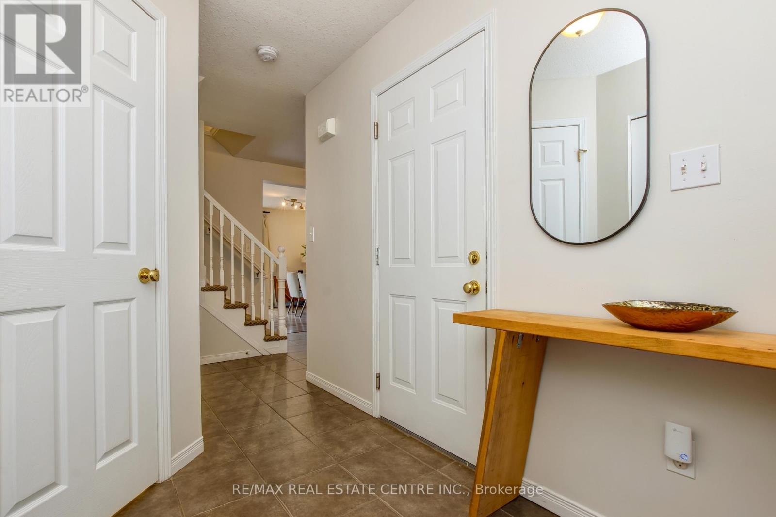 50 - 31 SCHRODER CRESCENT