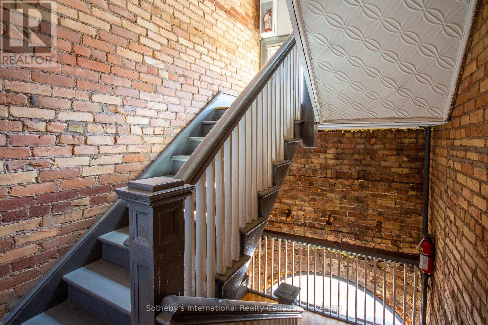 477 KING STREET E
