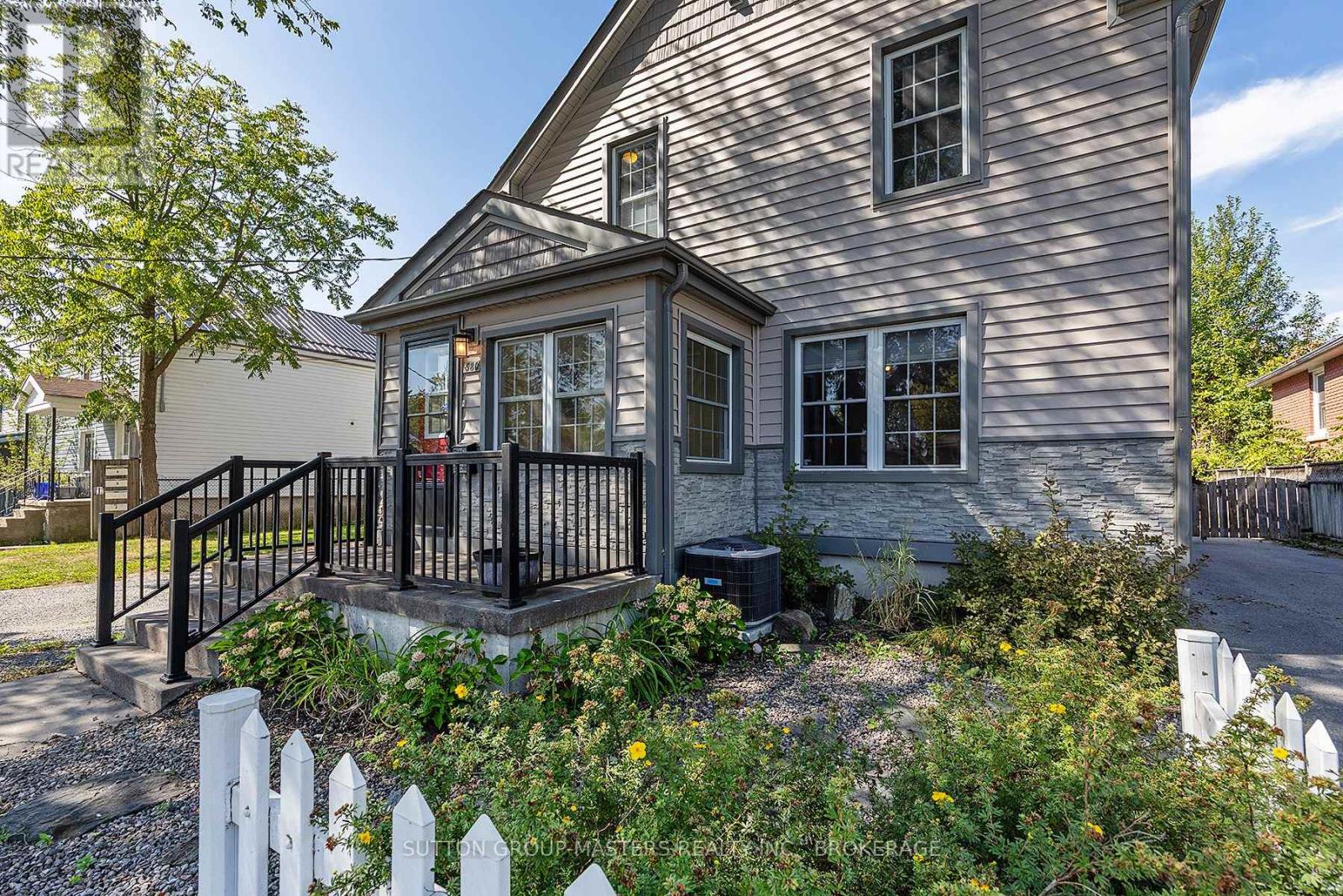 580 MACDONNELL STREET