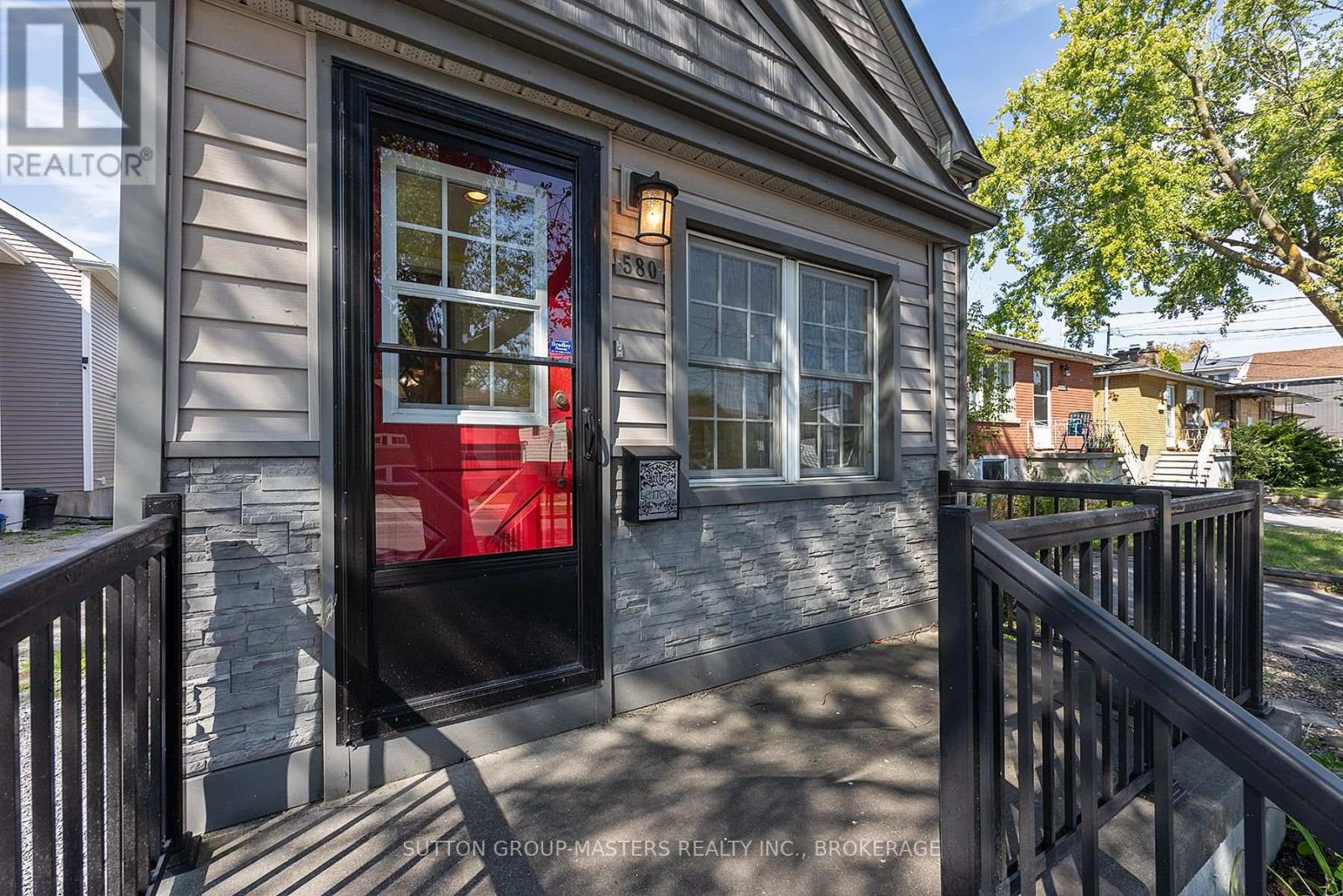 580 MACDONNELL STREET