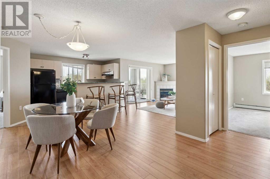 1313, 17 Country Village Bay NE