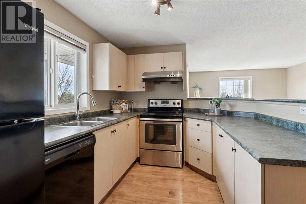 1313, 17 Country Village Bay NE