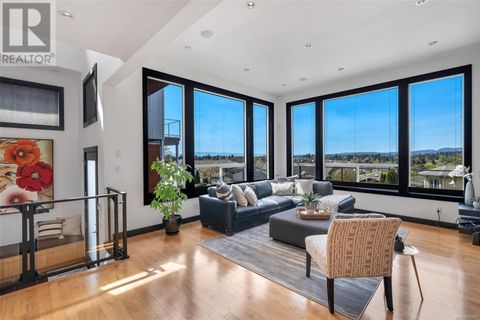 4015 Rainbow St Saanich BC V8X2A8