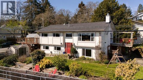 381 Montcalm Ave Saanich BC V8Z6R3