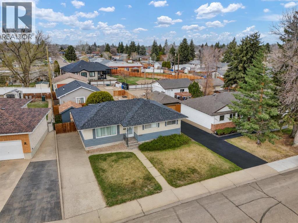 Photo 1 of 36 — 1804 29 Street SE, Medicine Hat, AB T1A2J1