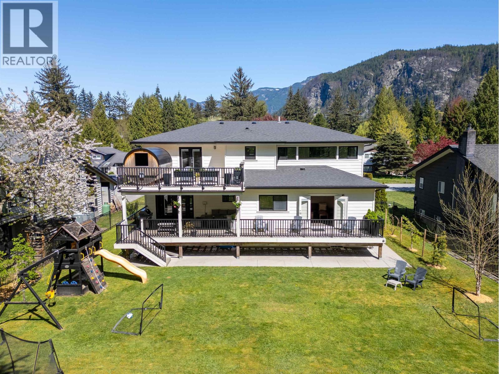 1422 MAPLE CRESCENT