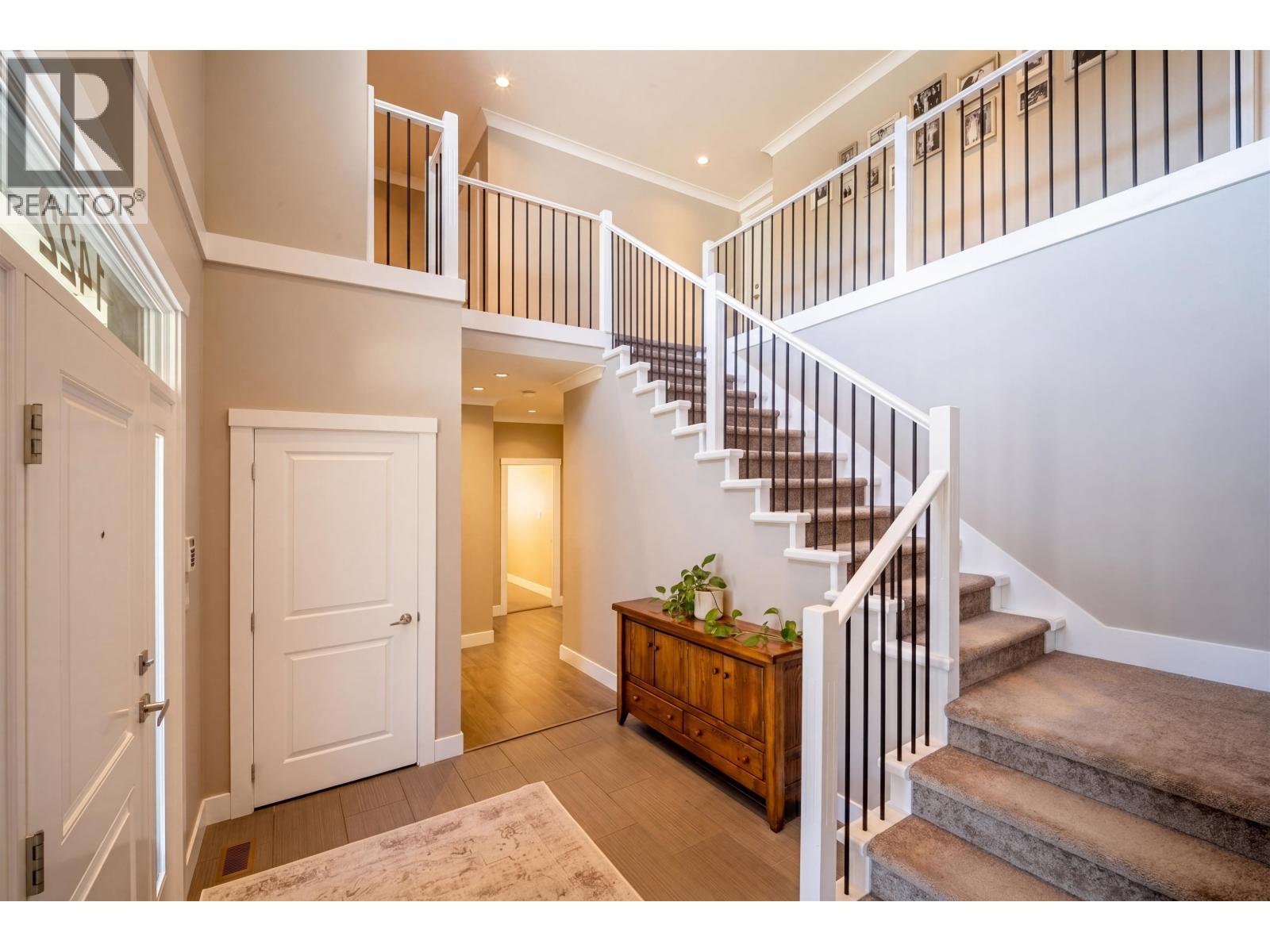1422 MAPLE CRESCENT