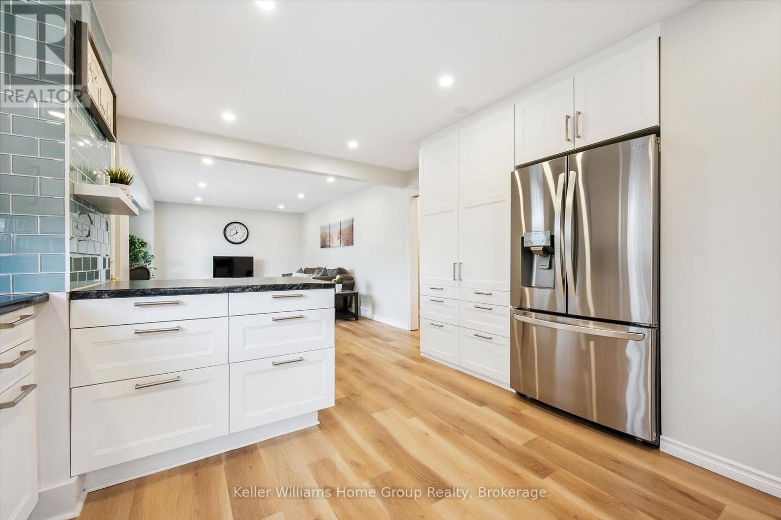 23 HASTINGS BOULEVARD
