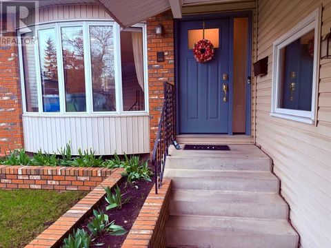 387 Silvergrove Drive NW Calgary AB T3B4T2