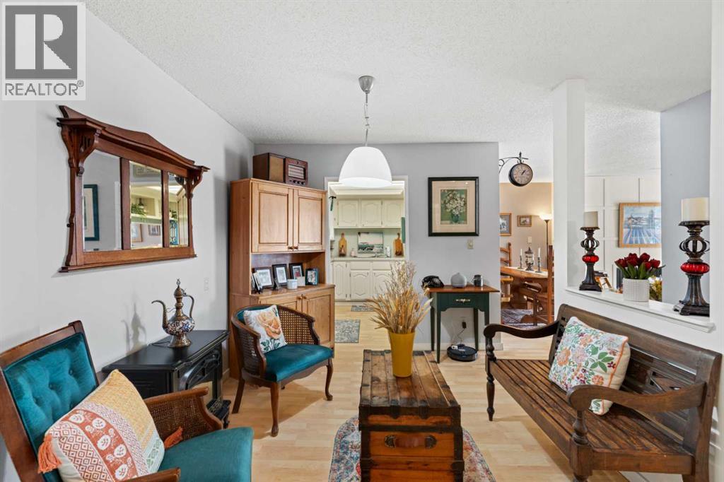 201, 3719C 49 Street NW