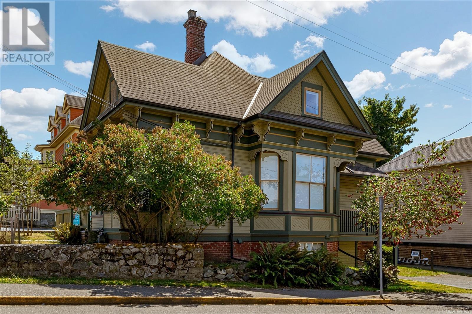 1422 Fernwood Rd