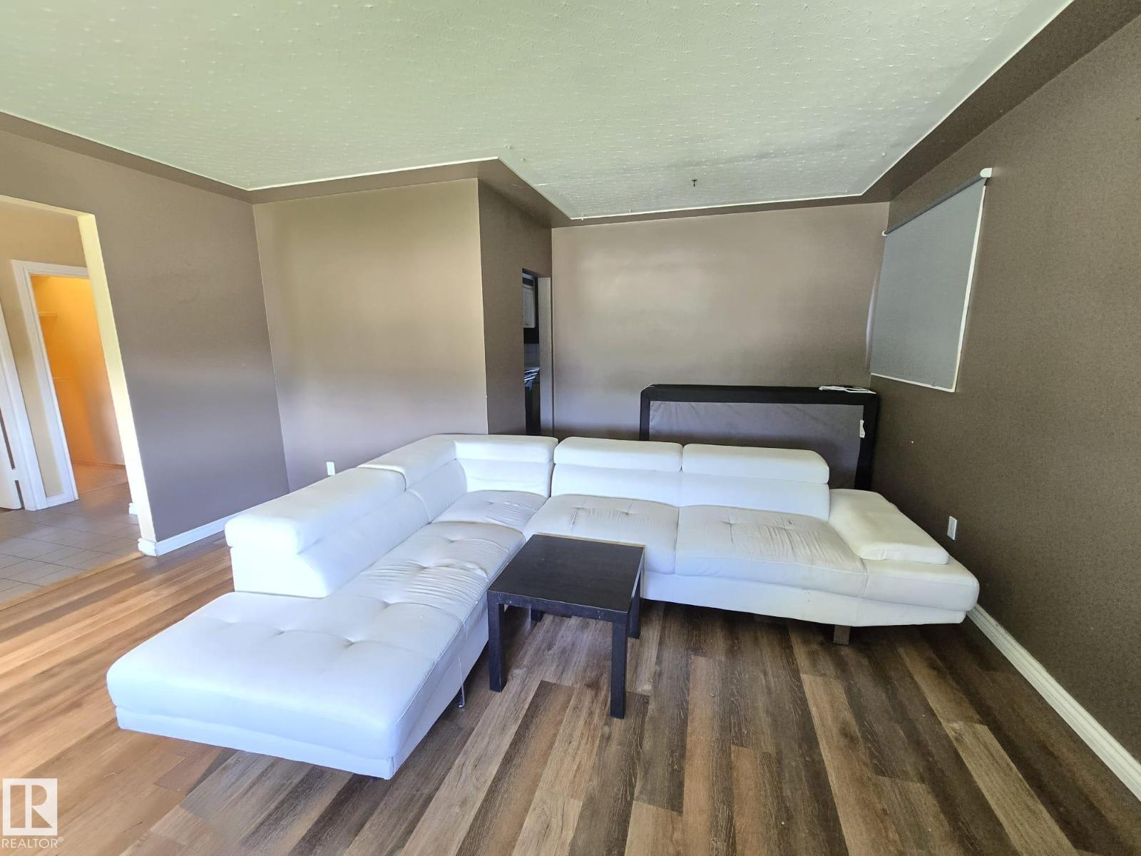9616 63 AV NW
