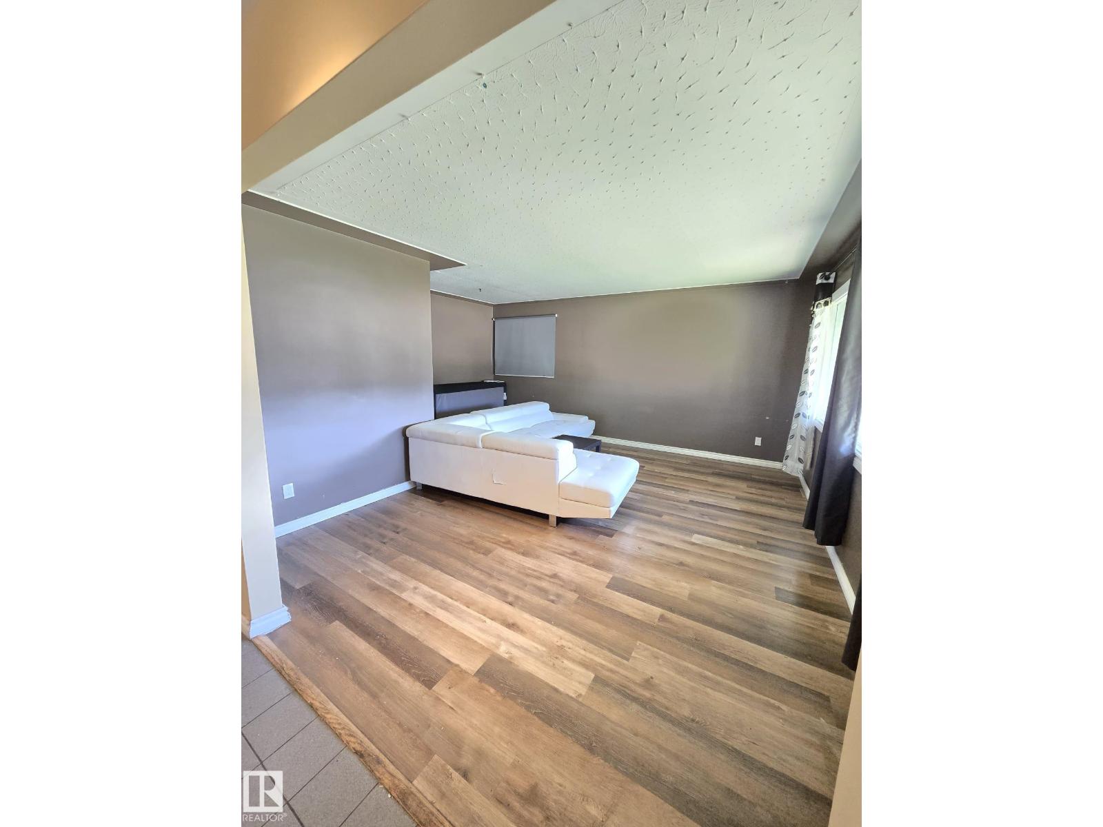 9616 63 AV NW