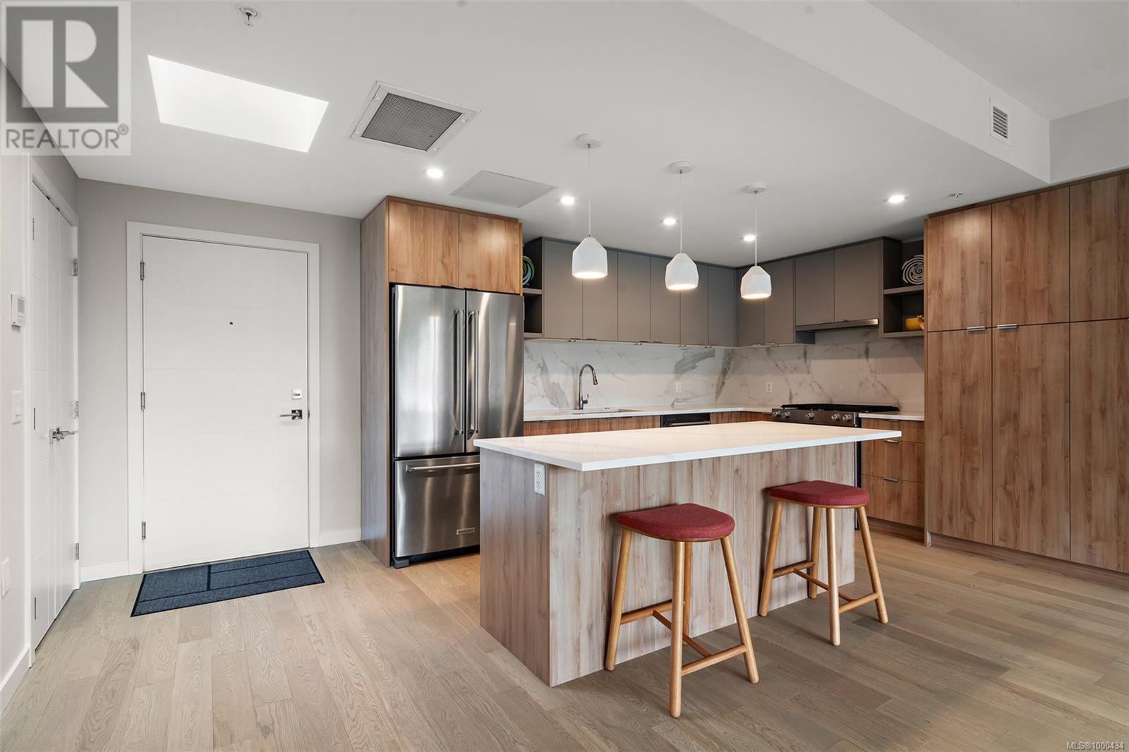 412 5120 Cordova Bay Rd