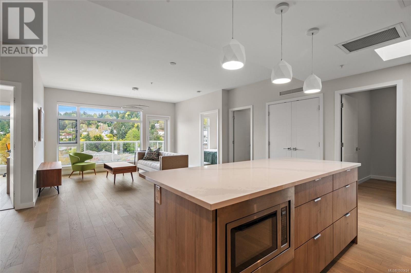 412 5120 Cordova Bay Rd