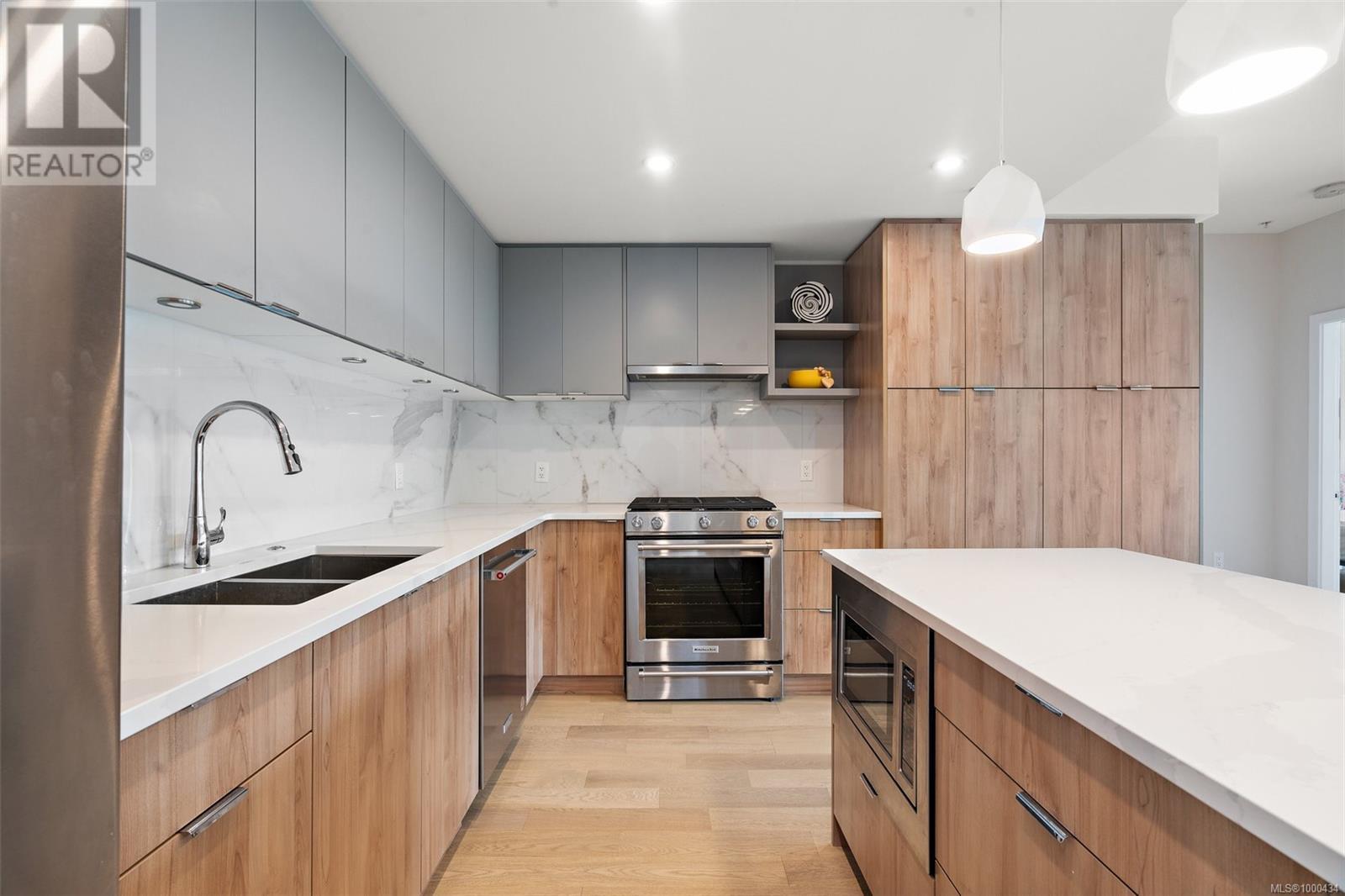 412 5120 Cordova Bay Rd