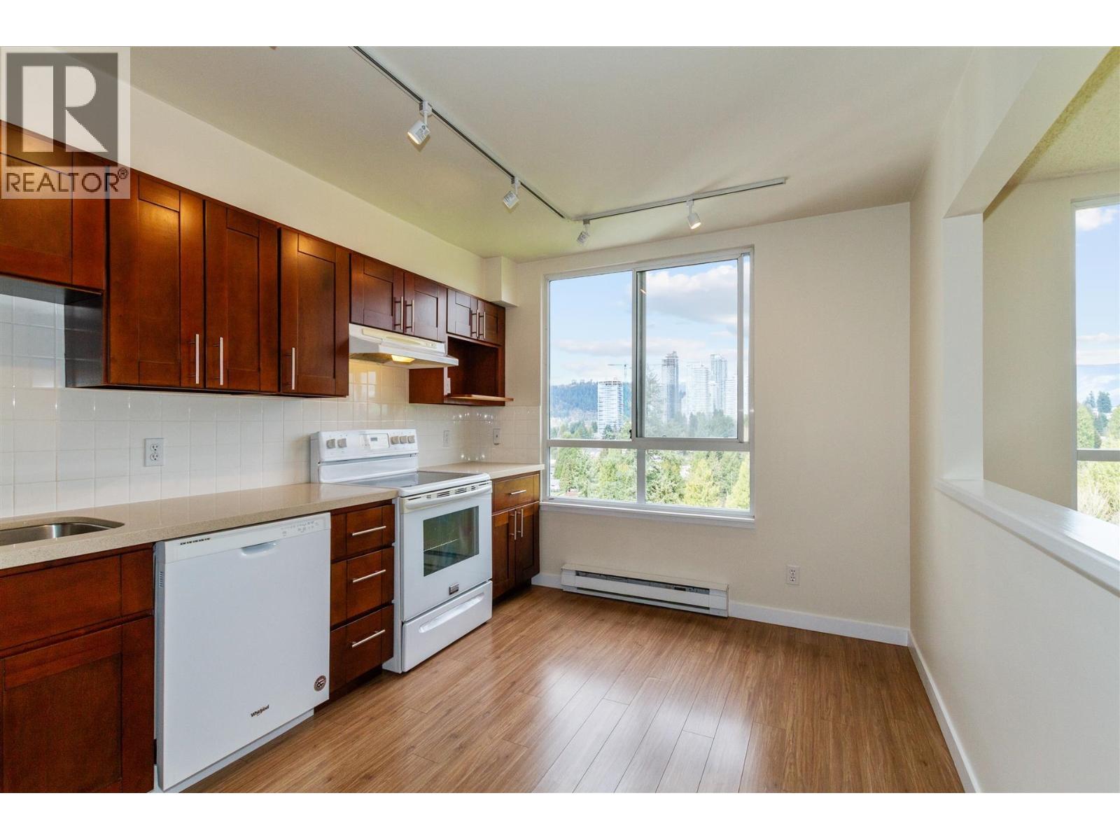 1802 551 AUSTIN AVENUE