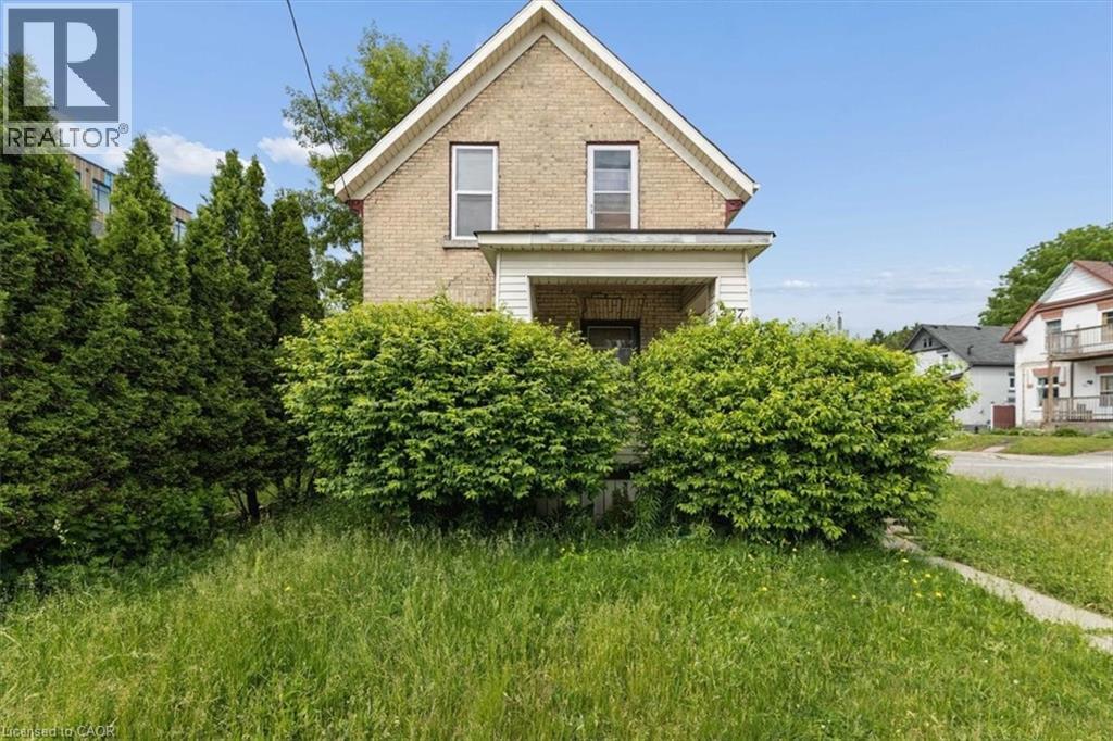 427 DUKE Street W