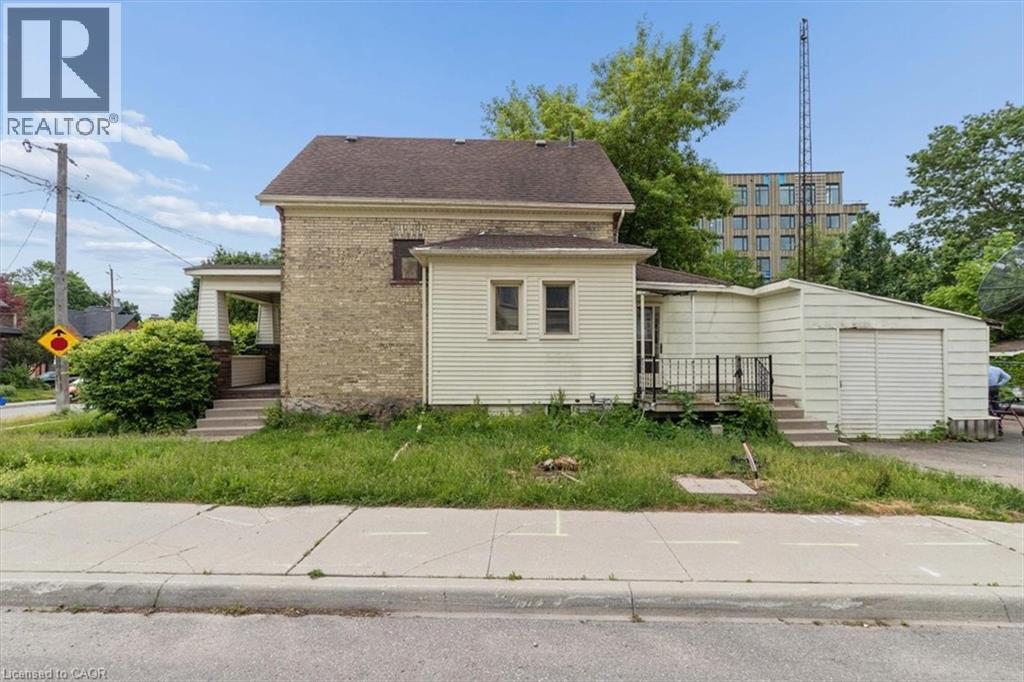 427 DUKE Street W