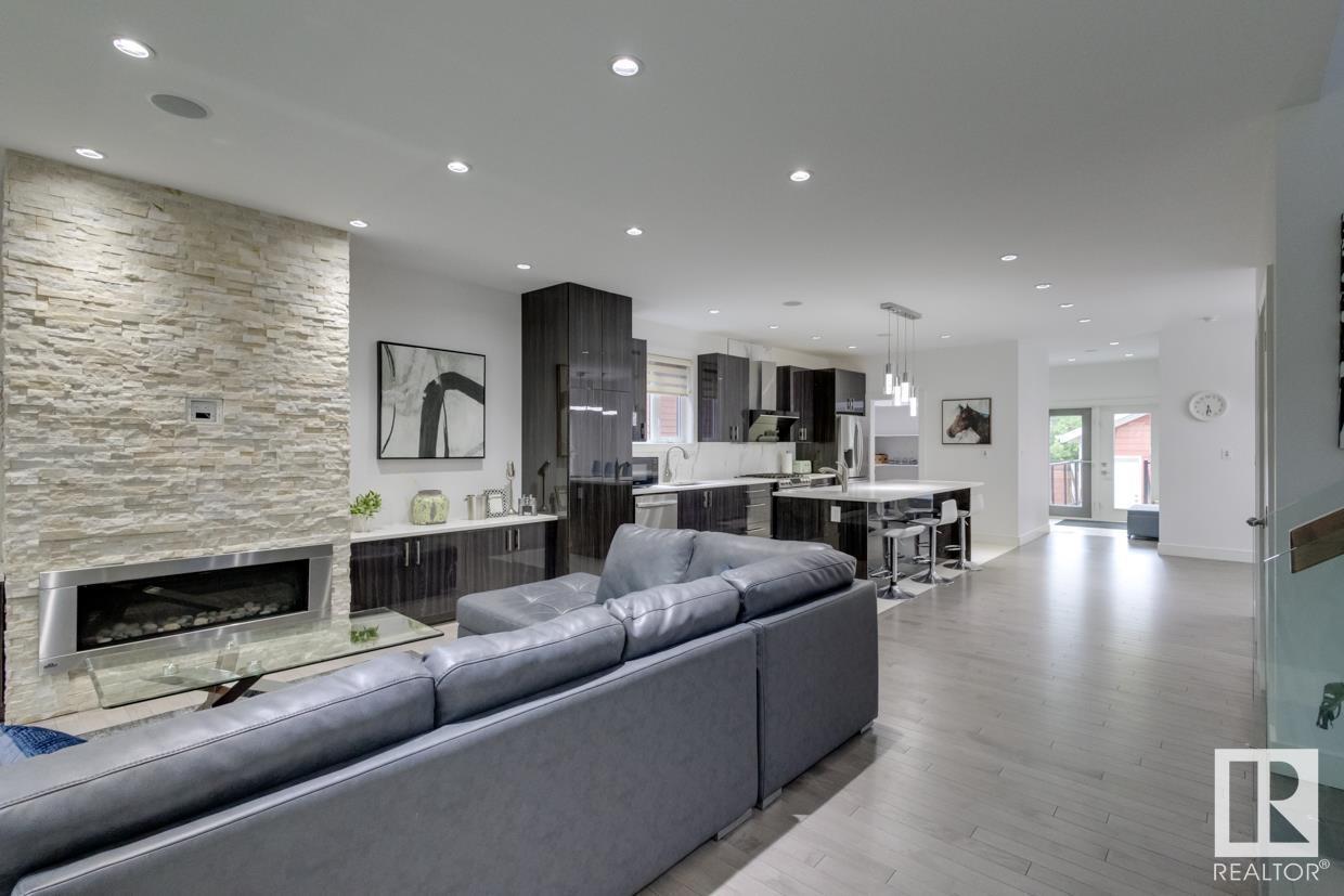 11045 85 AV NW
