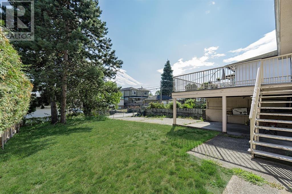 564 64TH STREET