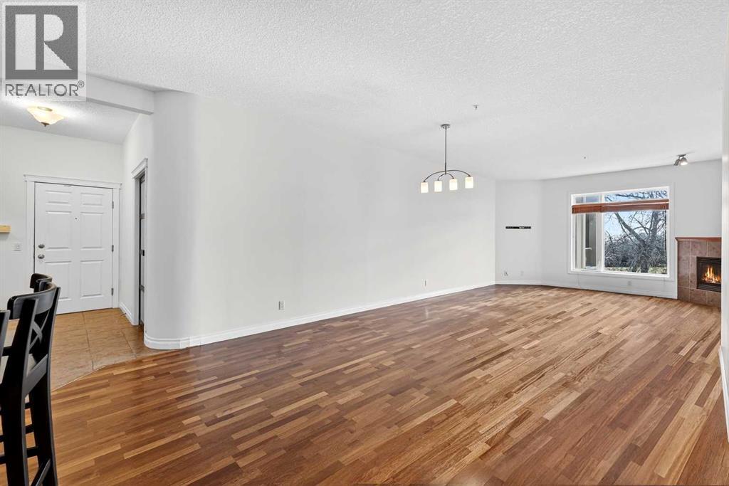 7304, 14 Hemlock Crescent SW