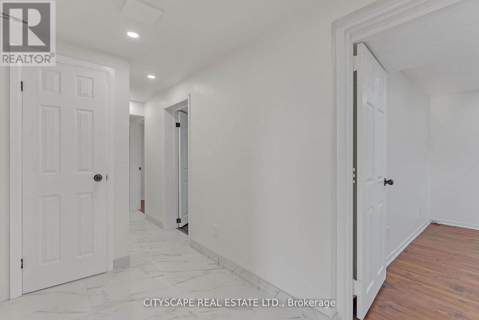 LOWER - 2724 LAKE SHORE BOULEVARD W