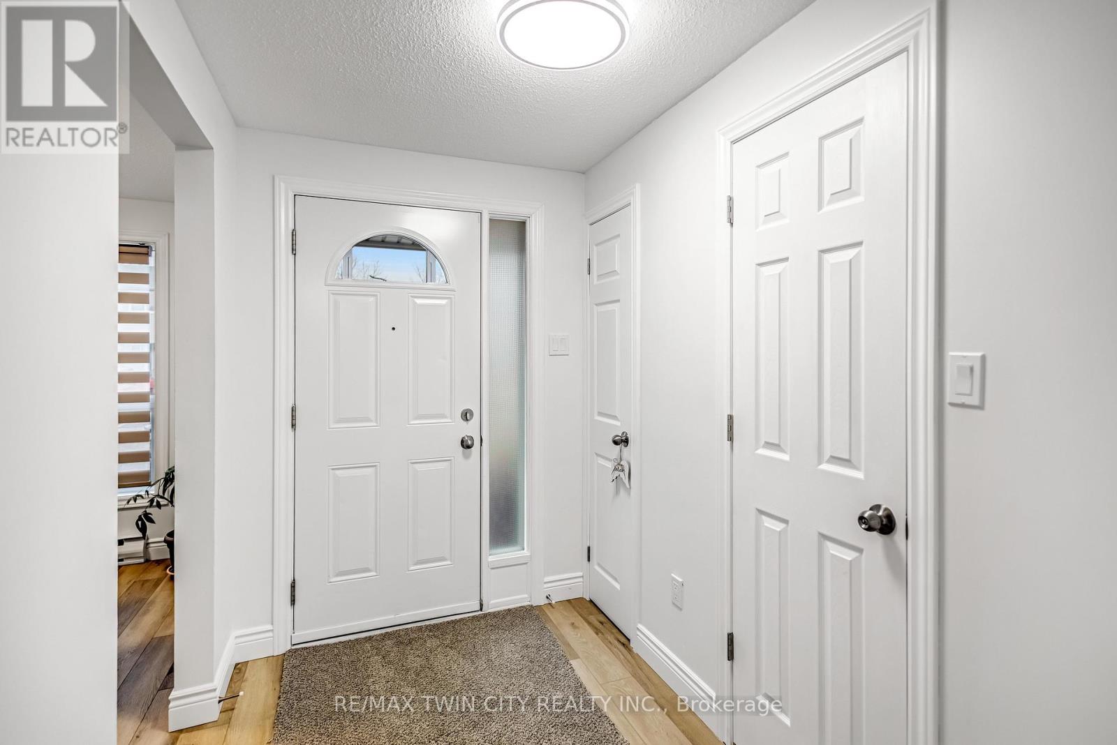 16 - 494 GREY STREET