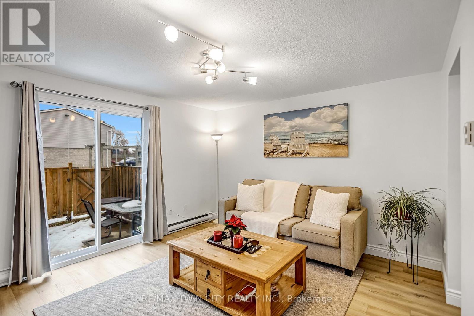 16 - 494 GREY STREET