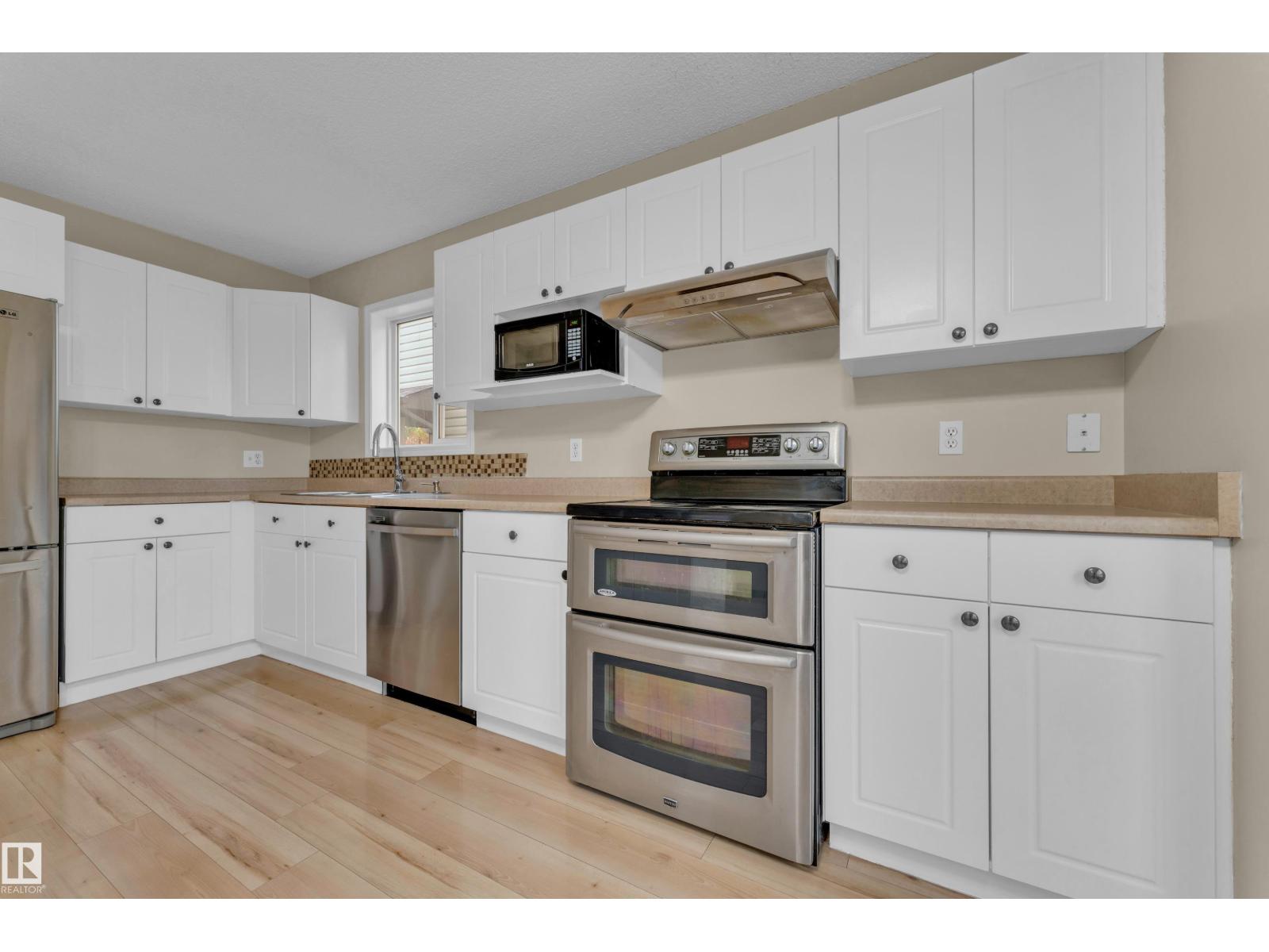 3134 30 AV NW NW