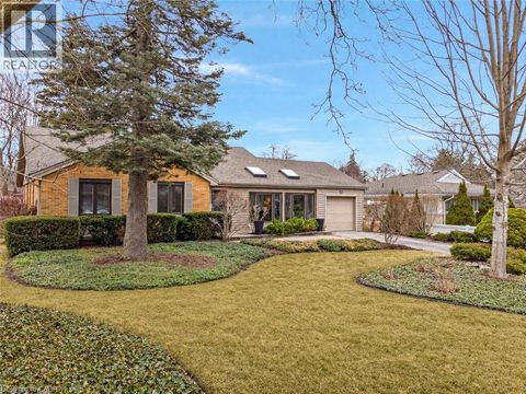 226 FORSYTH Drive Waterloo ON N2L1A5