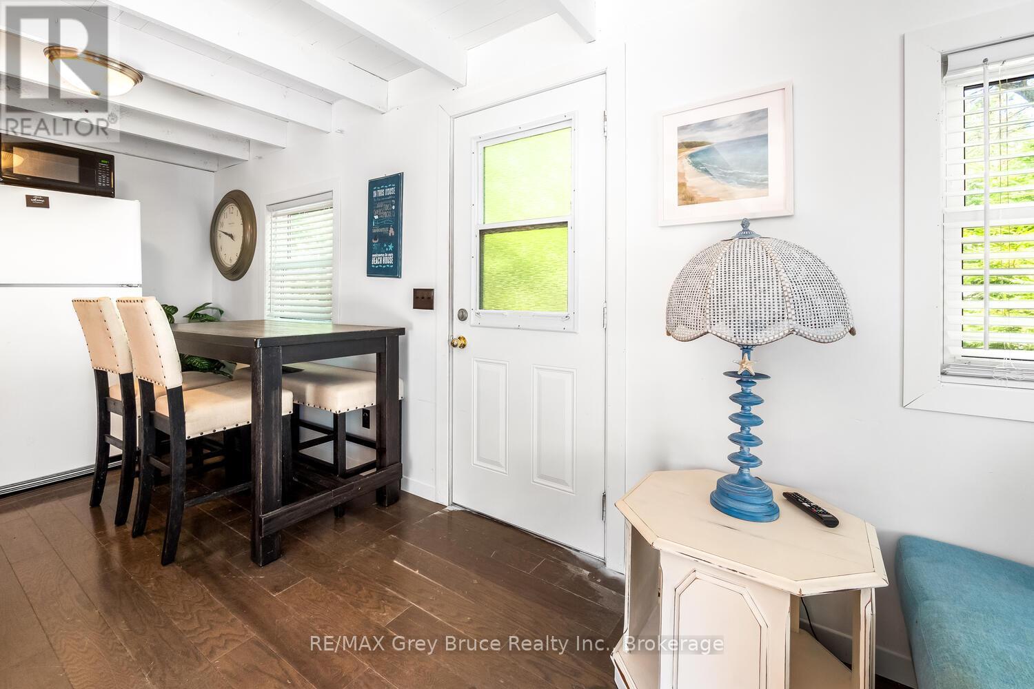 1106 KING EDWARD AVENUE