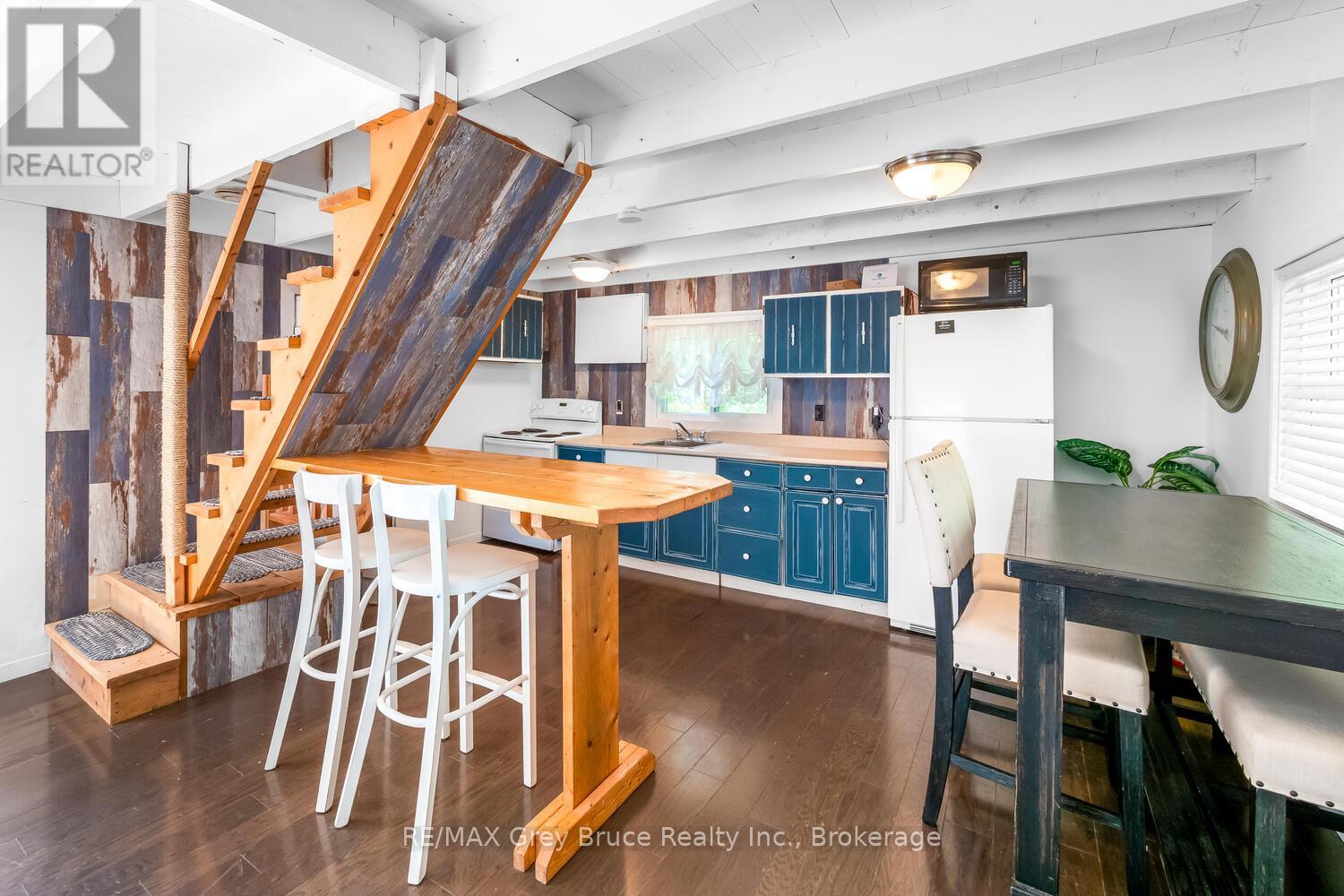 1106 KING EDWARD AVENUE