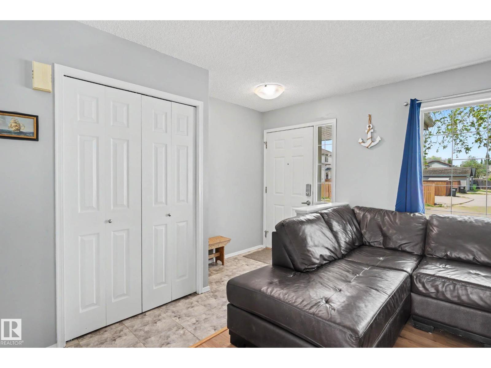 2123 36 AV NW