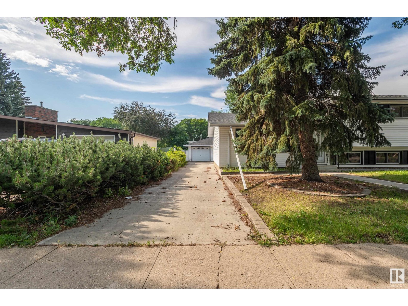 6411 149 AV NW NW