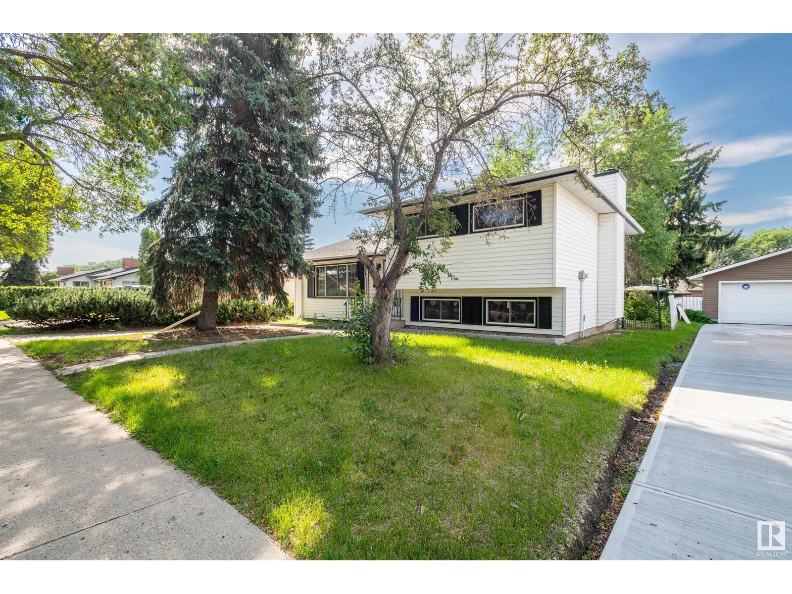 6411 149 AV NW NW