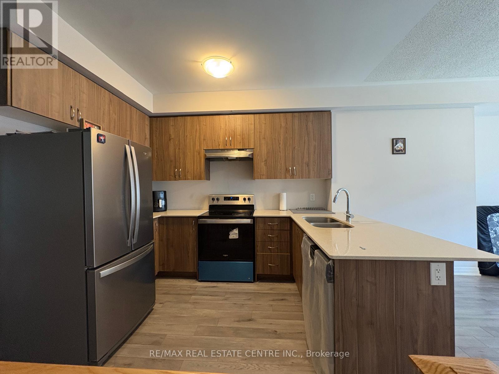 304 - 585 COLBORNE STREET E