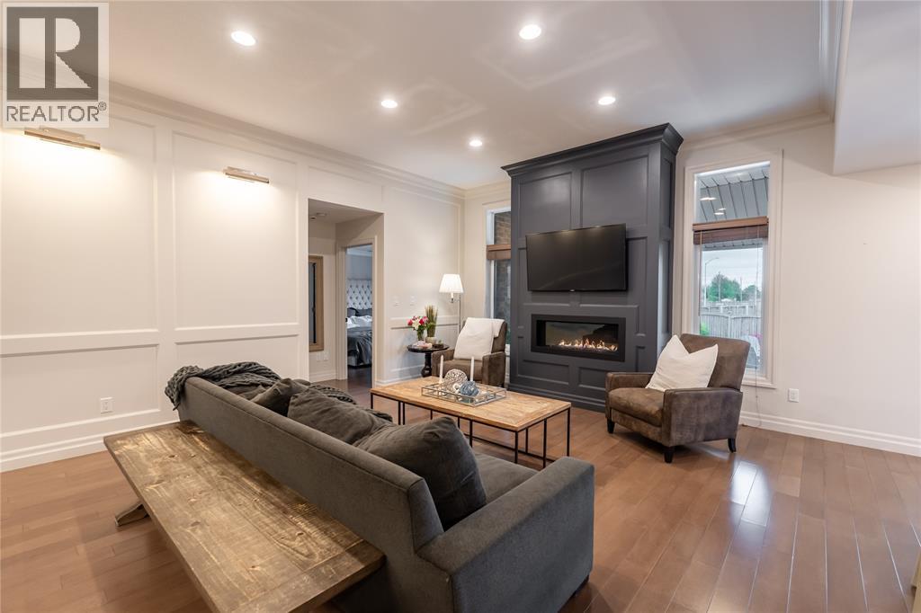 482 AUTUMN BREEZE DRIVE