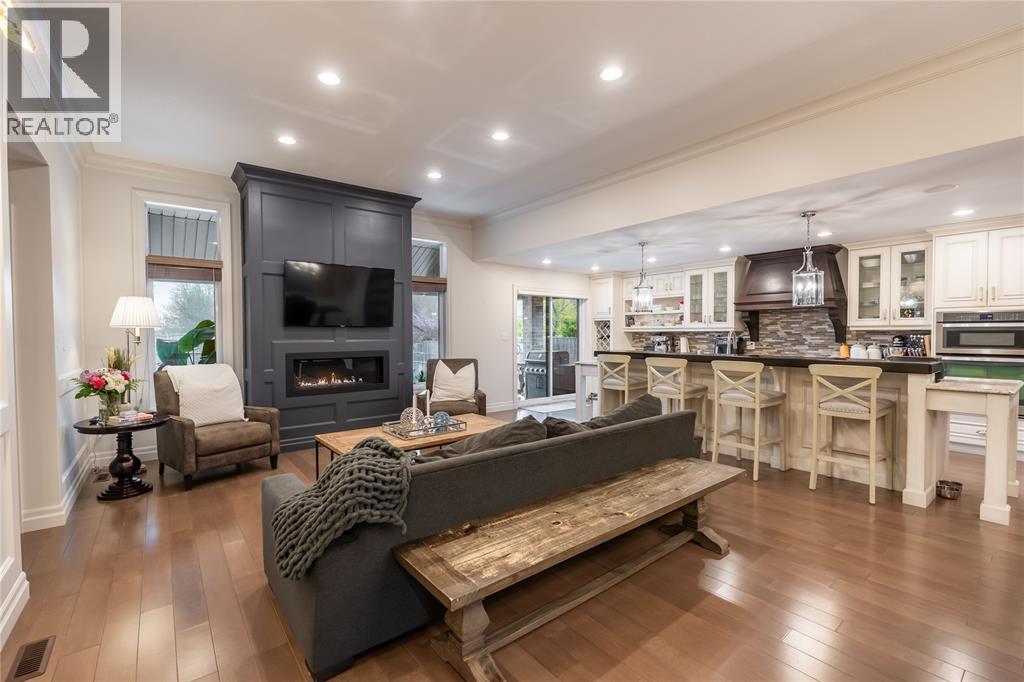 482 AUTUMN BREEZE DRIVE
