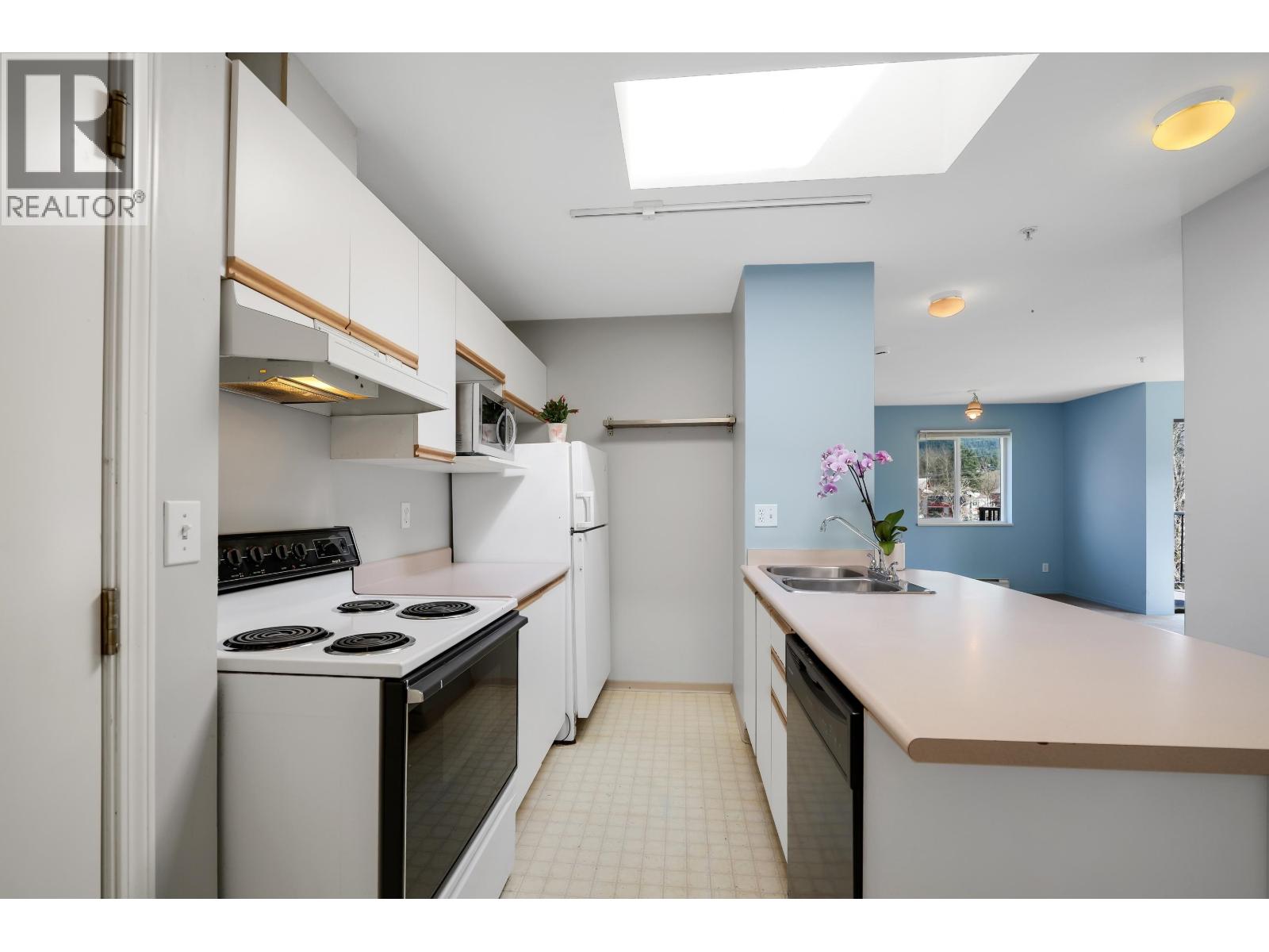 C307 40140 WILLOW CRESCENT