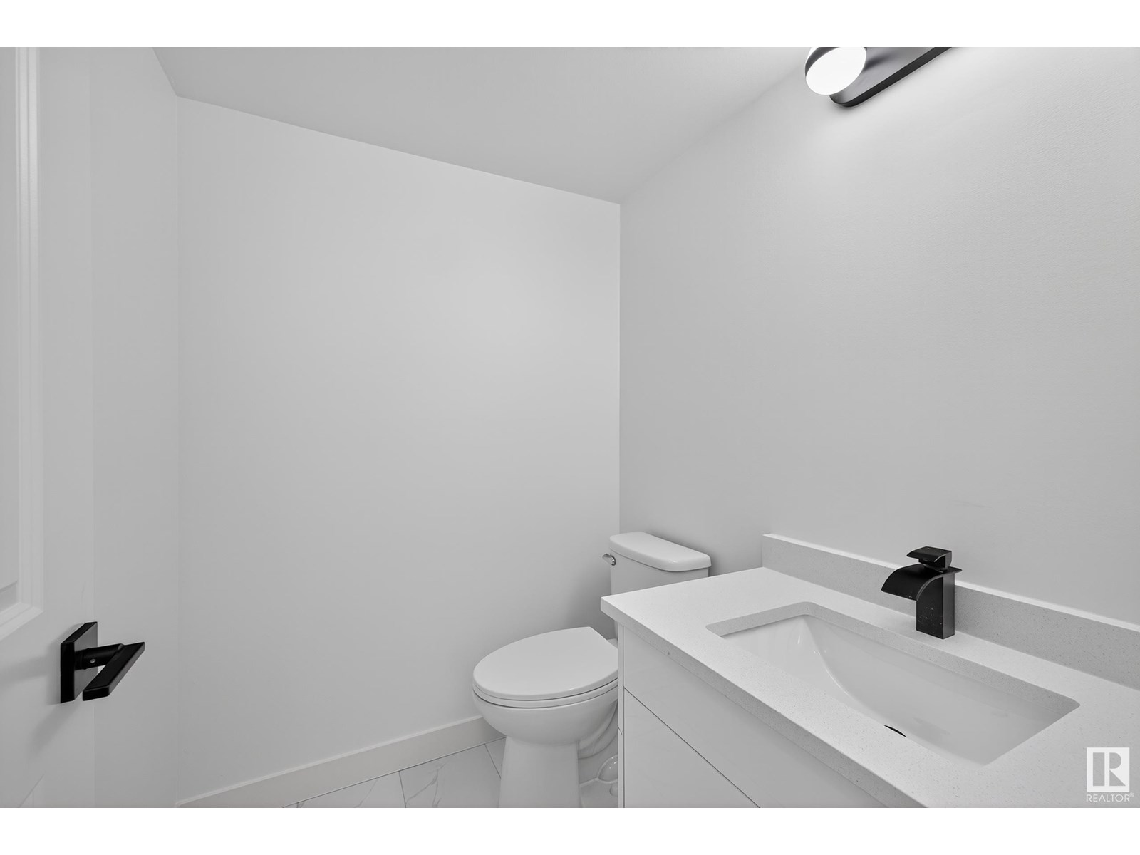 17136 100 ST NW