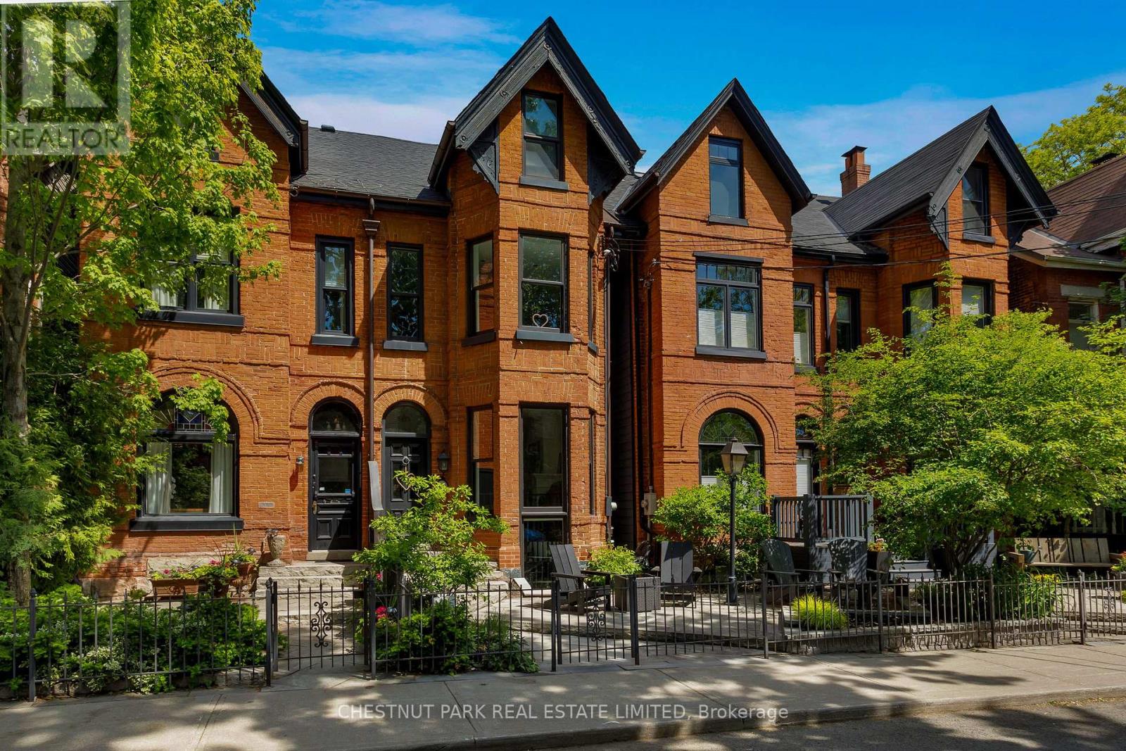 Photo 1 of 34 — 466 WELLESLEY STREET E, Toronto (Cabbagetown-South St. James Town), ON M4X1H9