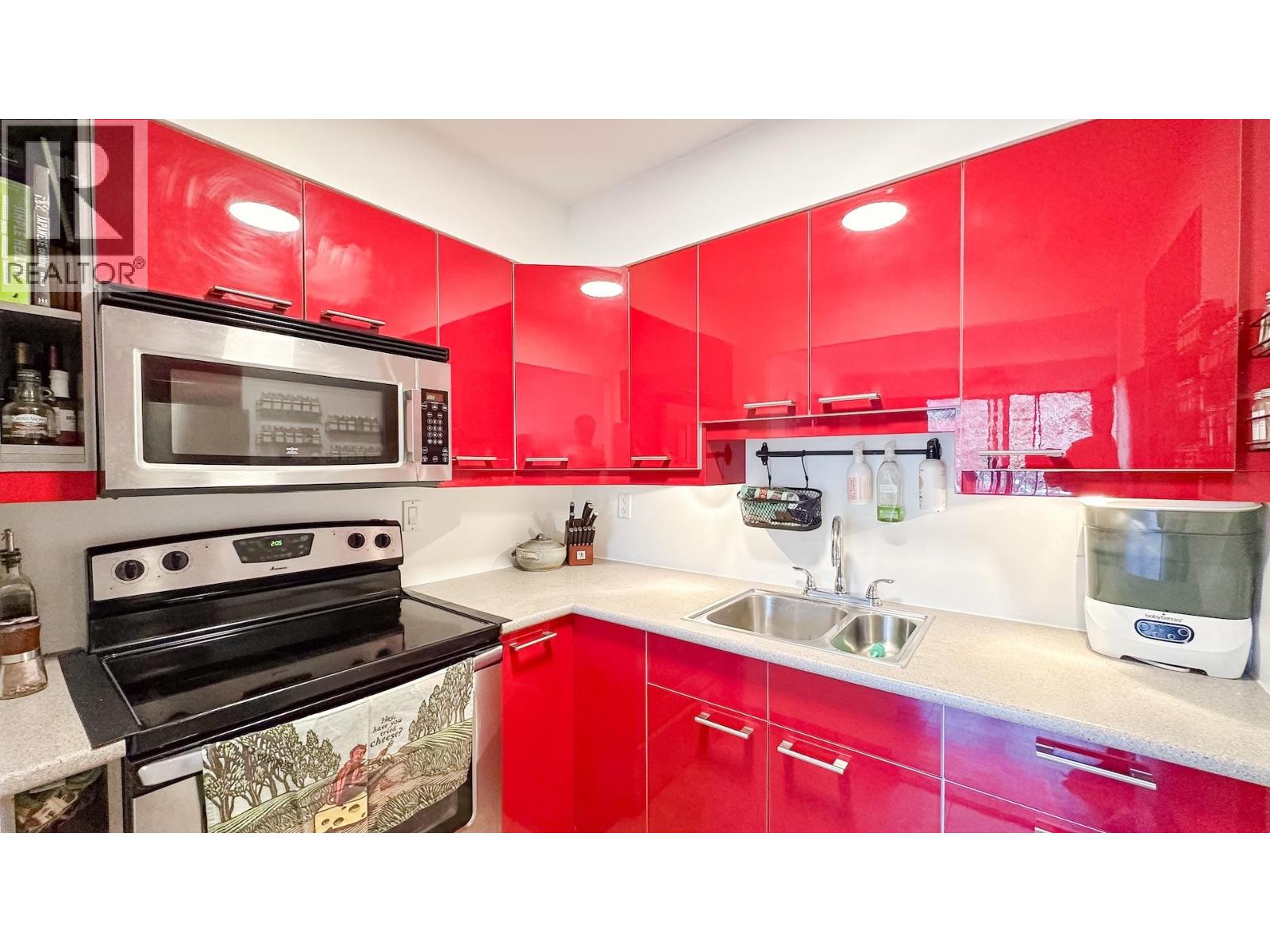 202 2080 MAPLE STREET